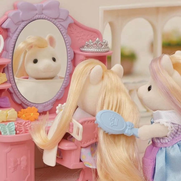 Calico critters’ Pony’s Stylish Hair Salon dollhouse set with figure & accessor - Picture 3 of 6